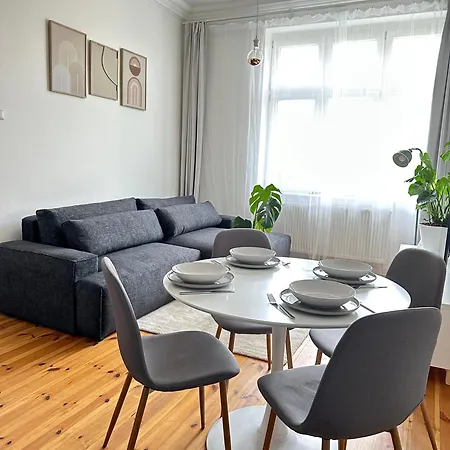 Point Apartment *