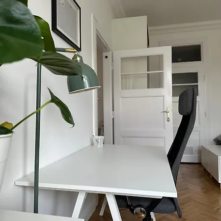 Point Apartment *